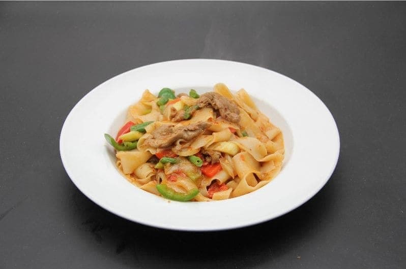 Flat Noodle Chow Mein — Taibat Noodle House