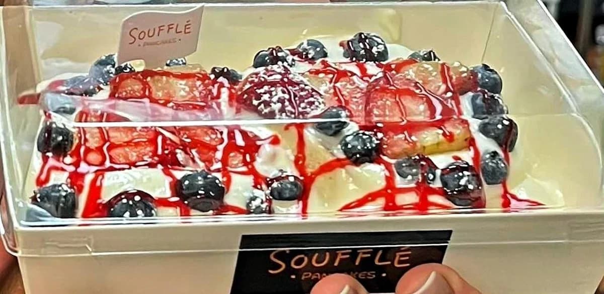 Souffle Pancakes · Fresh Fruits — Mochinut Orlando Millenia