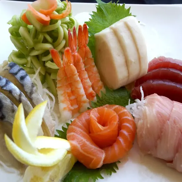 Assorted Sashimi (18 pcs)