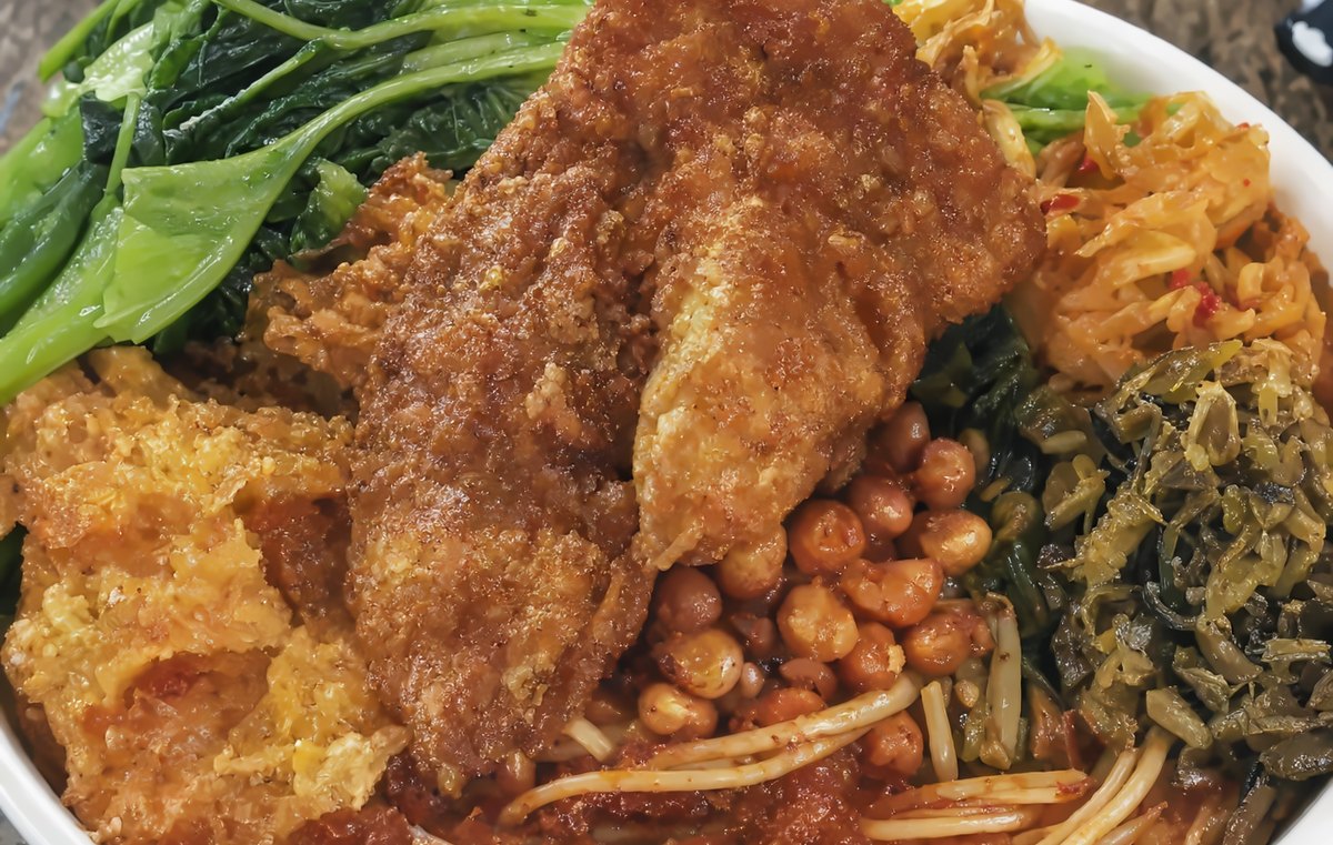 Pig Feet and Snail Rice Noodles